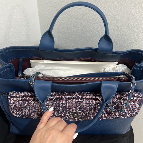 Two in one chanel tote with envelope to be use at night or during the day - Picture 6 of 14